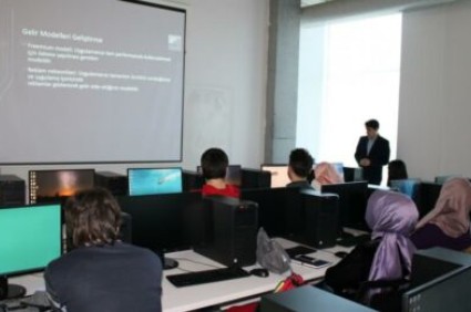 Android Uygulama Geliştirme Sürecine Giriş Yapıldı