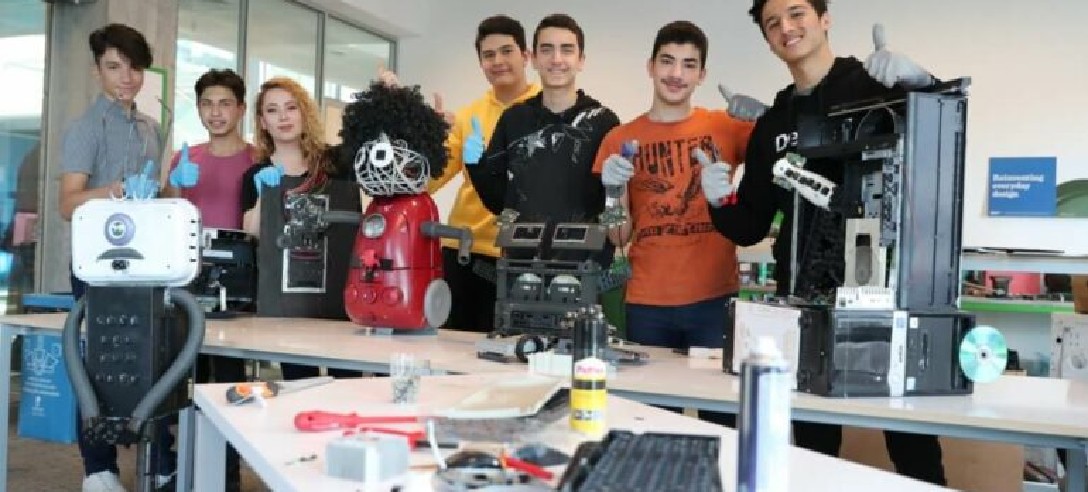 Elektronik Atıklar Sanat Eserine Dönüştü