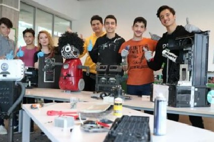 Elektronik Atıklar Sanat Eserine Dönüştü