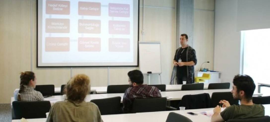 Markalaşma ve Kurumsal Kimlik Eğitimi Düzenlendi