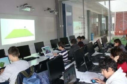 Minik Parmaklar Kodlama Eğitimi Aldı