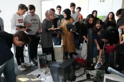 Elektronik Atıktan Tasarım Atölyesi’nde, Teknolojik Atıklar Sanat Eserlerine Dönüştürülecek!