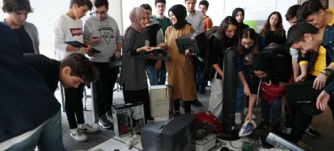 Elektronik Atıktan Tasarım Atölyesi’nde, Teknolojik Atıklar Sanat Eserlerine Dönüştürülecek!